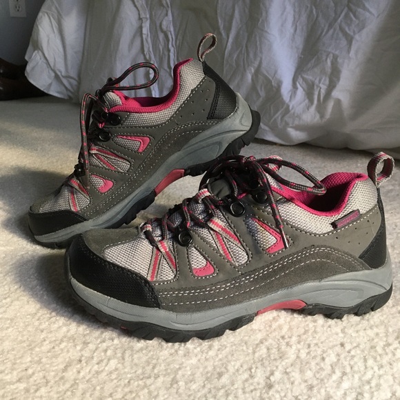 Waterproof BearPaw hiking shoes - Picture 3 of 6